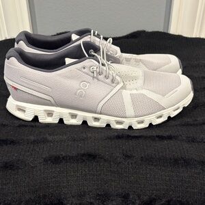 On Cloud Men's White and Gray Athletic Sneakers-brand new
